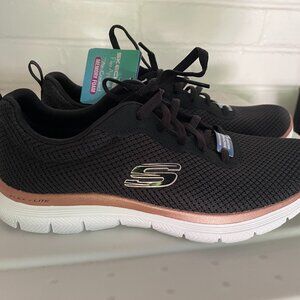 Skechers Women's Size 6 1/2 *NWT*